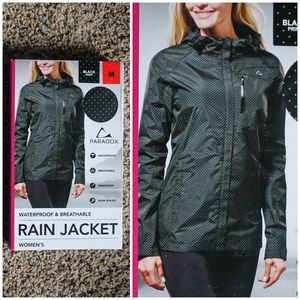 ✨NWT✨👀Paradox🌧Rain🌧Jacket☔️in 🖤 w 💚 Polkadots